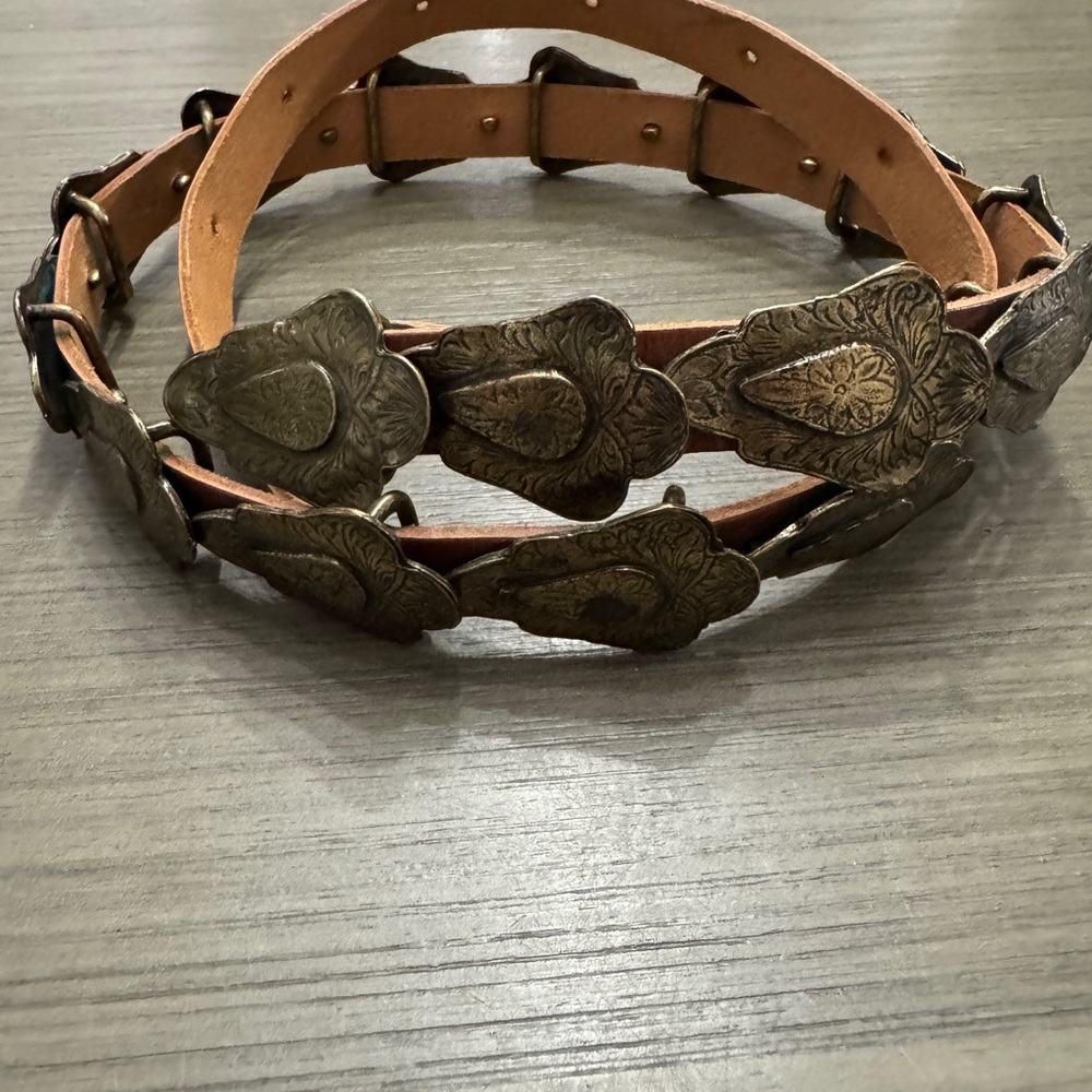 Source Unknown Brown Leather Belt with Gold-Toned Conchos - Picture 4 of 10